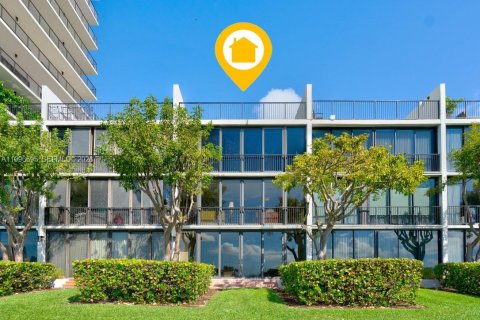 Townhouse in Miami, Florida 4 bedrooms, 412.49 sq.m. № 2058655 - photo 3