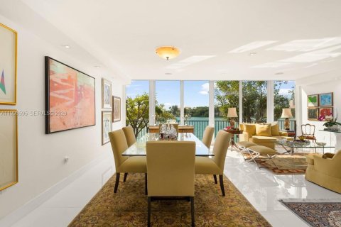 Townhouse in Miami, Florida 4 bedrooms, 412.49 sq.m. № 2058655 - photo 16