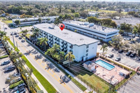 Condominio en venta en Miami, Florida, 2 dormitorios, 78.69 m2 № 1961051 - foto 1