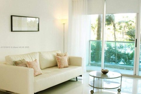 Condo in Hollywood, Florida, 1 bedroom  № 2082540 - photo 2
