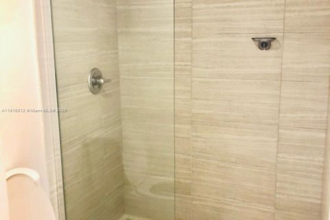 Condo in Hollywood, Florida, 1 bedroom  № 2082540 - photo 17