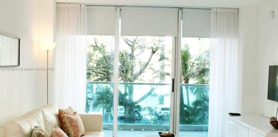 Condo in Hollywood, Florida, 1 bedroom  № 2082540