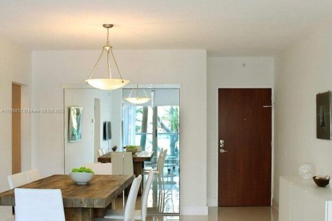 Condo in Hollywood, Florida, 1 bedroom  № 2082540 - photo 4