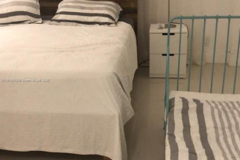 Condo in Hollywood, Florida, 1 bedroom  № 2082540 - photo 12