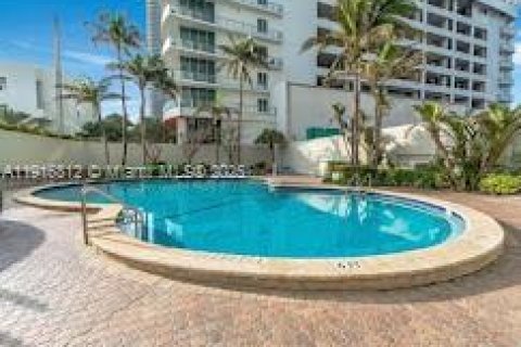 Condo in Hollywood, Florida, 1 bedroom  № 2082540 - photo 23