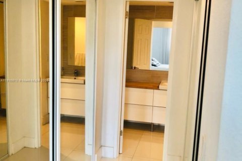 Condo in Hollywood, Florida, 1 bedroom  № 2082540 - photo 14