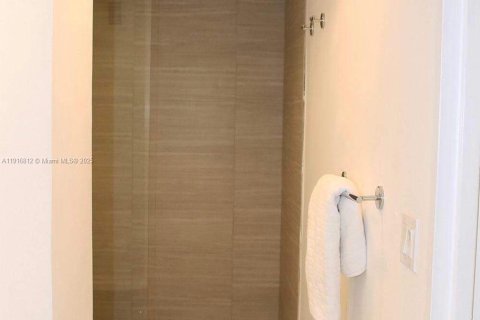 Condo in Hollywood, Florida, 1 bedroom  № 2082540 - photo 8