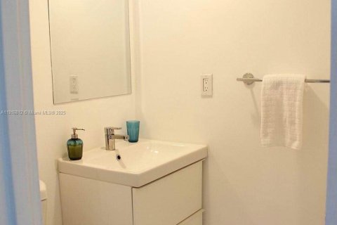 Condo in Hollywood, Florida, 1 bedroom  № 2082540 - photo 9