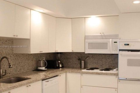 Condo in Hollywood, Florida, 1 bedroom  № 2082540 - photo 5
