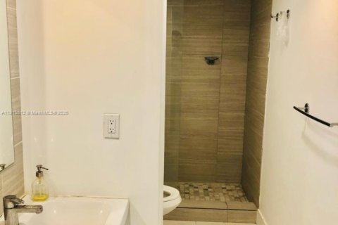 Condo in Hollywood, Florida, 1 bedroom  № 2082540 - photo 16