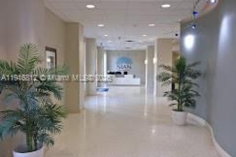 Condo in Hollywood, Florida, 1 bedroom  № 2082540 - photo 22