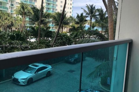 Condo in Hollywood, Florida, 1 bedroom  № 2082540 - photo 20
