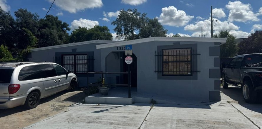 Commercial property in Orlando, Florida 95.32 sq.m. № 2369501