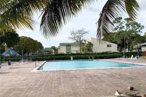 Снять в аренду кондоминиум в Корал-Спрингс, Флорида 2 спальни, 78.97м2, № 1182578 - фото 1