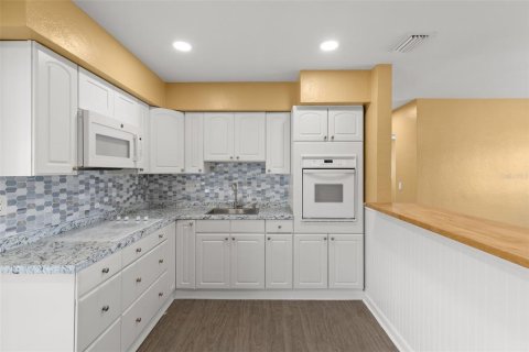 House in Saint Petersburg, Florida 2 bedrooms, 104.24 sq.m. № 1885560 - photo 11