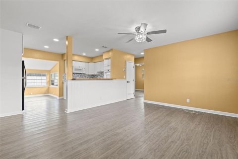 House in Saint Petersburg, Florida 2 bedrooms, 104.24 sq.m. № 1885560 - photo 5