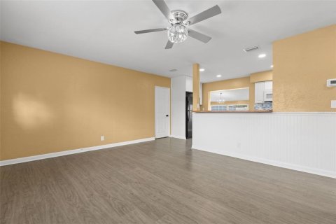 House in Saint Petersburg, Florida 2 bedrooms, 104.24 sq.m. № 1885560 - photo 6