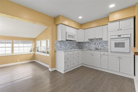 House in Saint Petersburg, Florida 2 bedrooms, 104.24 sq.m. № 1885560 - photo 9