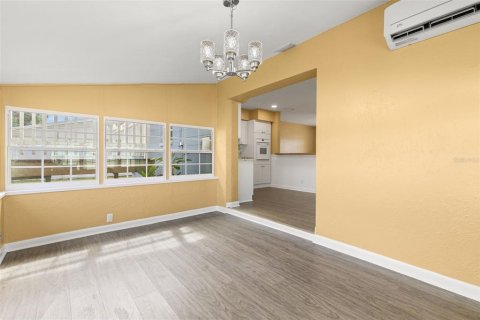 House in Saint Petersburg, Florida 2 bedrooms, 104.24 sq.m. № 1885560 - photo 24
