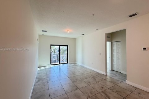 Снять в аренду кондоминиум в Дорал, Флорида 3 спальни, 104.89м2, № 2025997 - фото 7