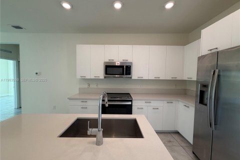 Снять в аренду кондоминиум в Дорал, Флорида 3 спальни, 104.89м2, № 2025997 - фото 6