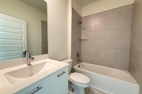 Снять в аренду кондоминиум в Дорал, Флорида 3 спальни, 104.89м2, № 2025997 - фото 12