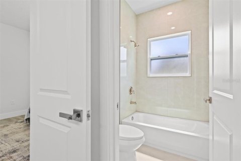 House in Indian lake estates, Florida 4 bedrooms, 175.68 sq.m. № 2234332 - photo 29