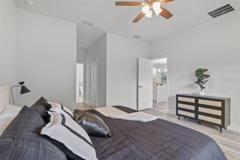 House in Indian lake estates, Florida 4 bedrooms, 175.68 sq.m. № 2234332 - photo 11