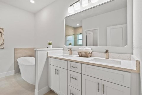 House in Indian lake estates, Florida 4 bedrooms, 175.68 sq.m. № 2234332 - photo 14