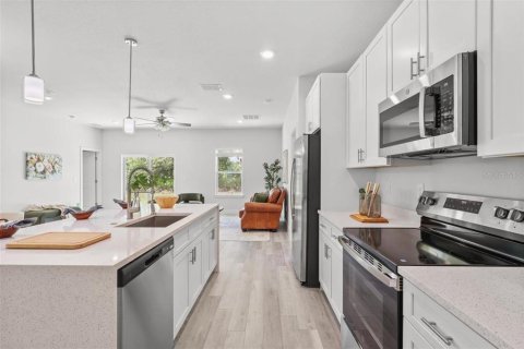 House in Indian lake estates, Florida 4 bedrooms, 175.68 sq.m. № 2234332 - photo 5