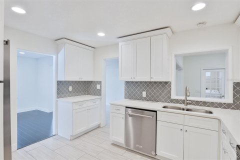 Villa ou maison à louer à Winter Park, Floride: 4 chambres, 210.61 m2 № 2354695 - photo 11