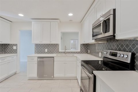 Villa ou maison à louer à Winter Park, Floride: 4 chambres, 210.61 m2 № 2354695 - photo 12