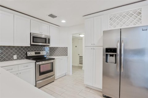 Villa ou maison à louer à Winter Park, Floride: 4 chambres, 210.61 m2 № 2354695 - photo 13