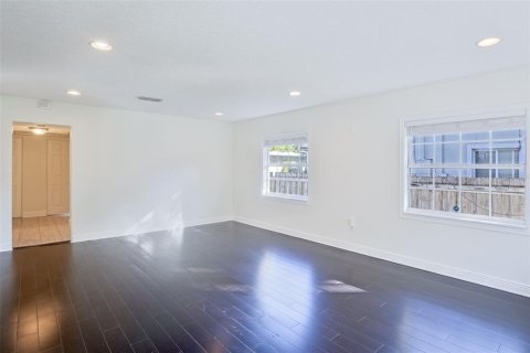 Villa ou maison à louer à Winter Park, Floride: 4 chambres, 210.61 m2 № 2354695 - photo 3