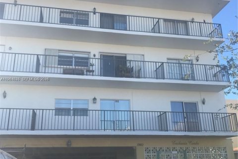 Кондоминиум с 1 спальней в Майами-Бич, Флорида № 2027830