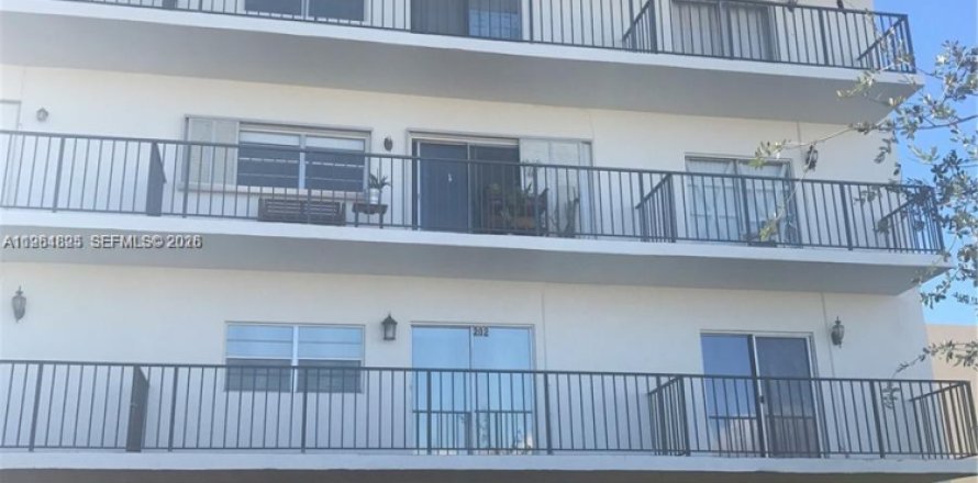 Кондоминиум с 1 спальней в Майами-Бич, Флорида № 2027830