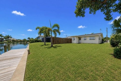 Apartment in Cape Coral, Florida 2 bedrooms, 74.32 sq.m. № 2095618 - photo 21