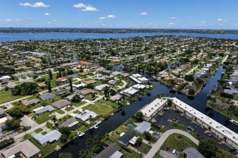 Apartment in Cape Coral, Florida 2 bedrooms, 74.32 sq.m. № 2095618 - photo 24