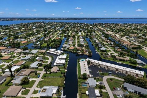 Apartment in Cape Coral, Florida 2 bedrooms, 74.32 sq.m. № 2095618 - photo 27