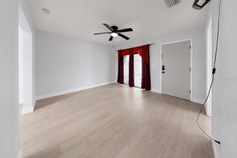 Apartment in Cape Coral, Florida 2 bedrooms, 74.32 sq.m. № 2095618 - photo 11
