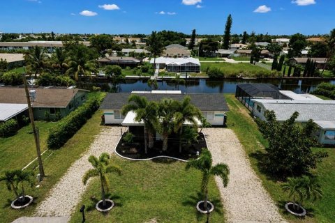 Apartment in Cape Coral, Florida 2 bedrooms, 74.32 sq.m. № 2095618