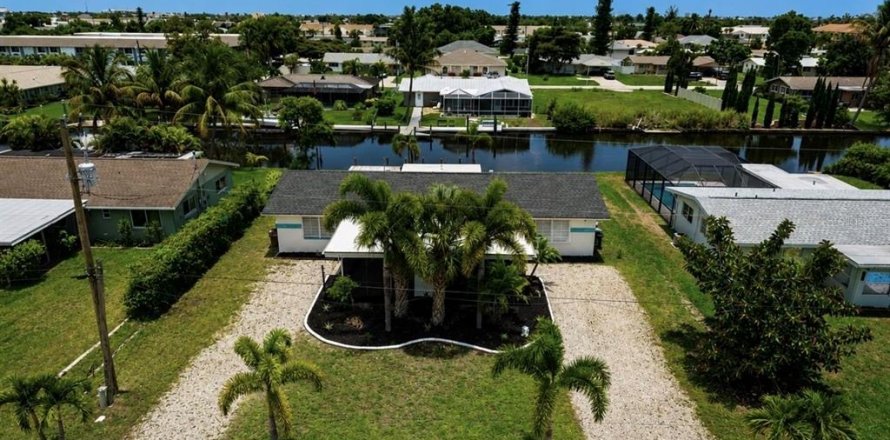 Apartment in Cape Coral, Florida 2 bedrooms, 74.32 sq.m. № 2095618