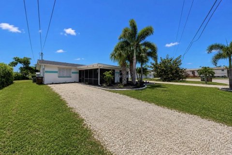 Apartment in Cape Coral, Florida 2 bedrooms, 74.32 sq.m. № 2095618 - photo 3
