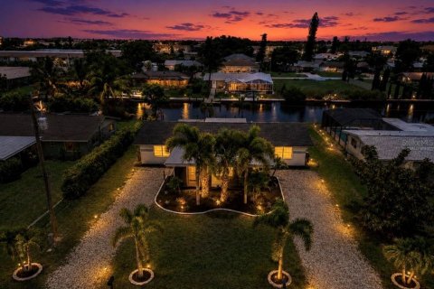 Apartment in Cape Coral, Florida 2 bedrooms, 74.32 sq.m. № 2095618 - photo 2