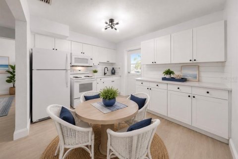 Apartment in Cape Coral, Florida 2 bedrooms, 74.32 sq.m. № 2095618 - photo 9