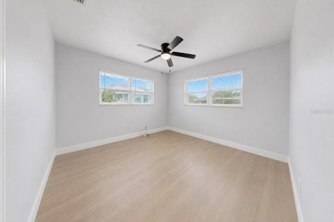 Apartment in Cape Coral, Florida 2 bedrooms, 74.32 sq.m. № 2095618 - photo 16