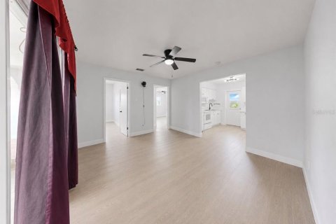 Apartment in Cape Coral, Florida 2 bedrooms, 74.32 sq.m. № 2095618 - photo 12
