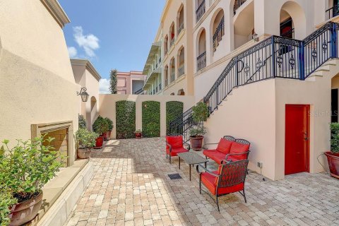 Copropriété à vendre à Sarasota, Floride: 2 chambres, 93.92 m2 № 1719292 - photo 5