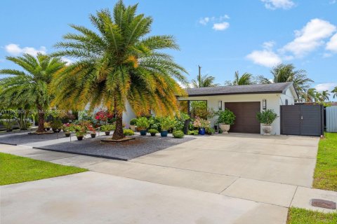 Casa en venta en Cutler Bay, Florida, 3 dormitorios, 136.38 m2 № 2056544 - foto 3