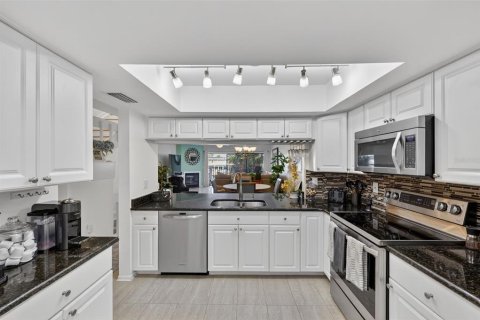 Townhouse in Clearwater, Florida 3 bedrooms, 179.3 sq.m. № 2104149 - photo 13